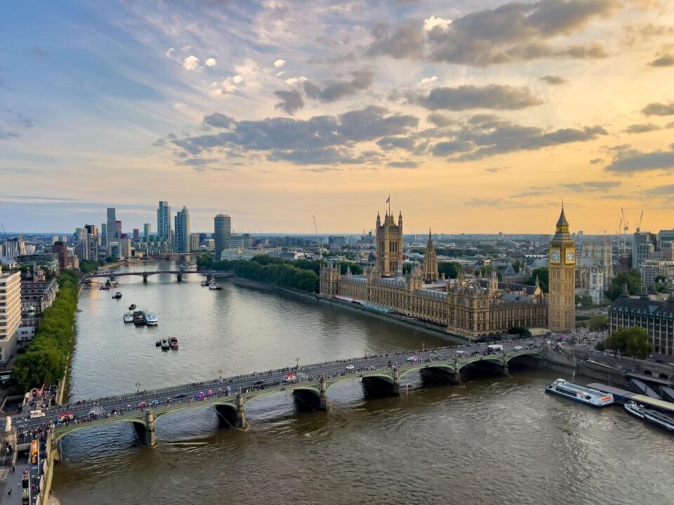 Plan London Trip with Best Travel Deals, cheap flights London booking, budget hotels London deals, London tour packages affordable, London airport taxi booking